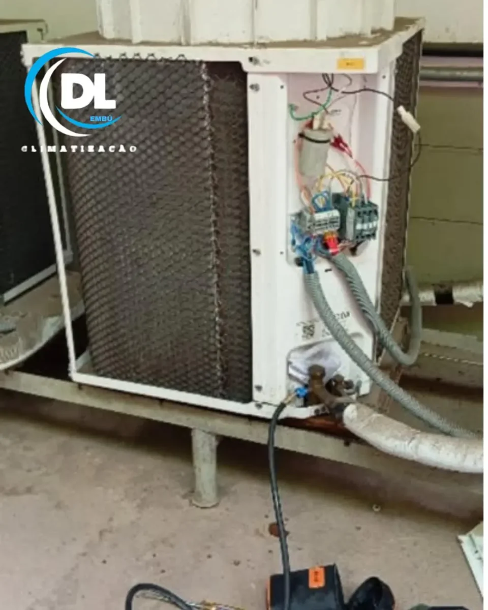 reparo em placa eletrônica da evaporadora de ar condicionado DL Climatização Embu 